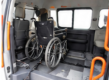 車いすを固定した車内の様子