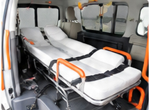 ストレッチャーを乗せた車内の様子